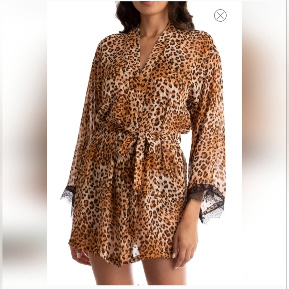 - Angela Leopard Print Robe - In Bloom by Jonquil - Picture 2 of 11